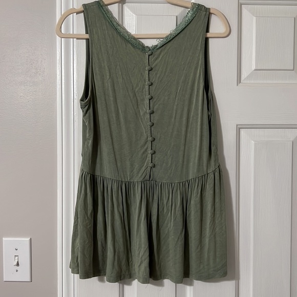 Green tank top. - Picture 3 of 3